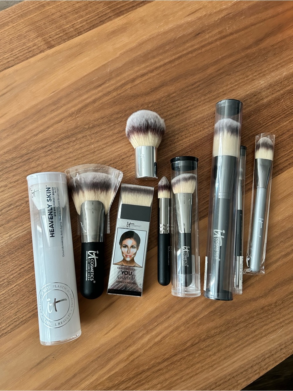 it cosmetics brush set with black and silver handles